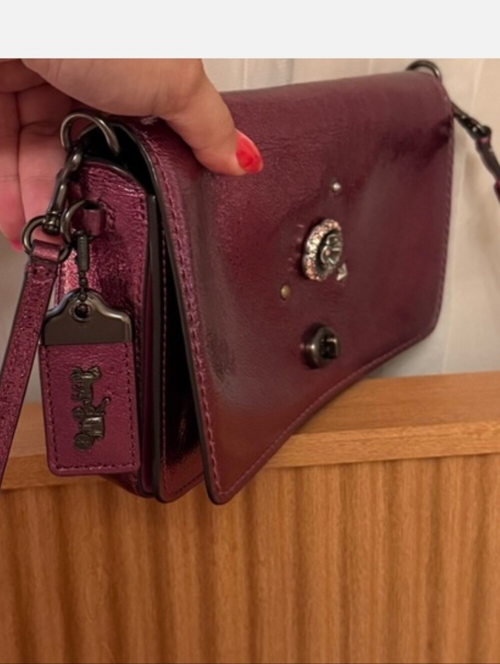 Coach 1941 Dinky Metallic Crossbody bag in a vibrant pink - Picture 2 of 9